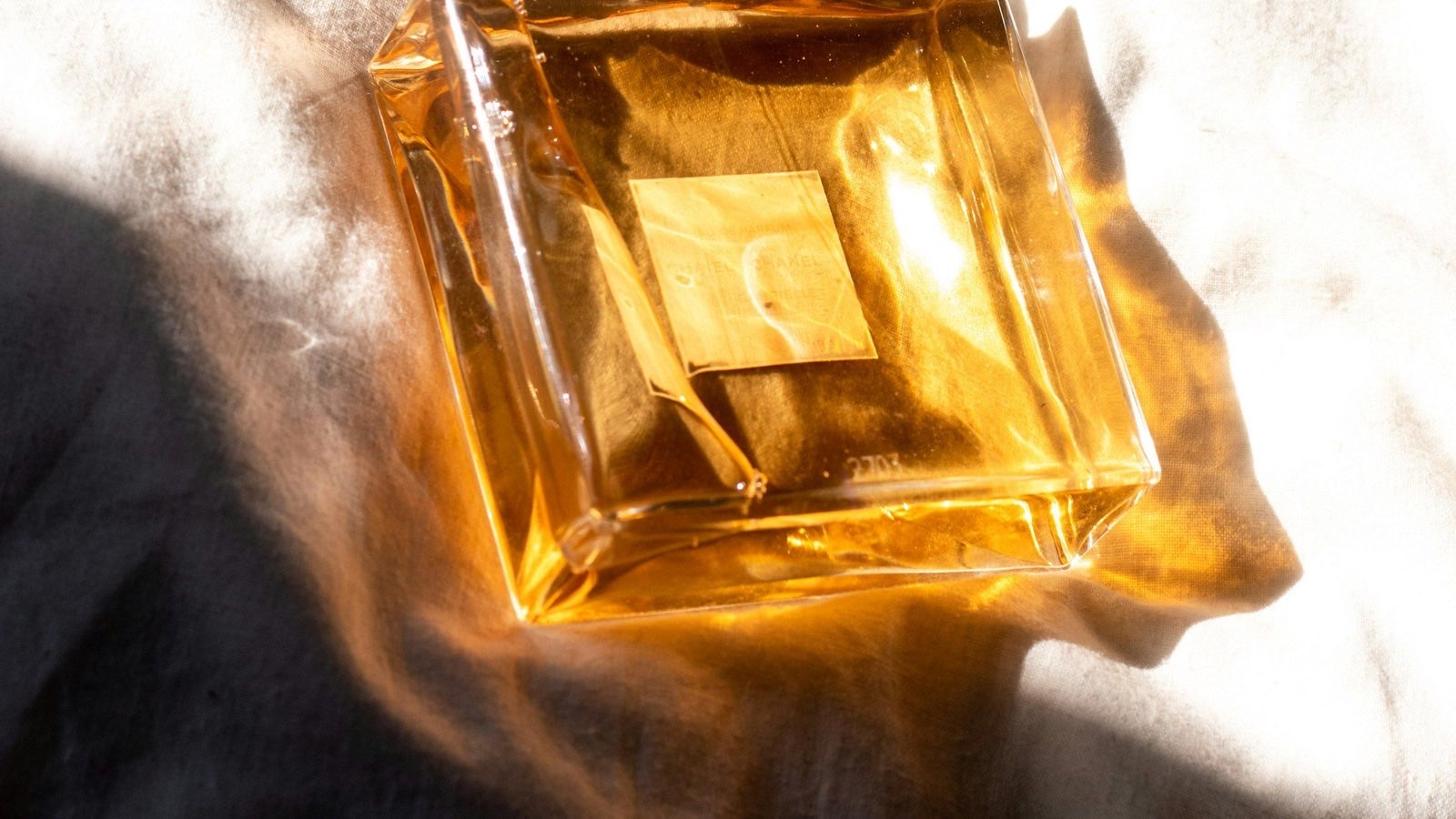 Maison Vél fragrance hero